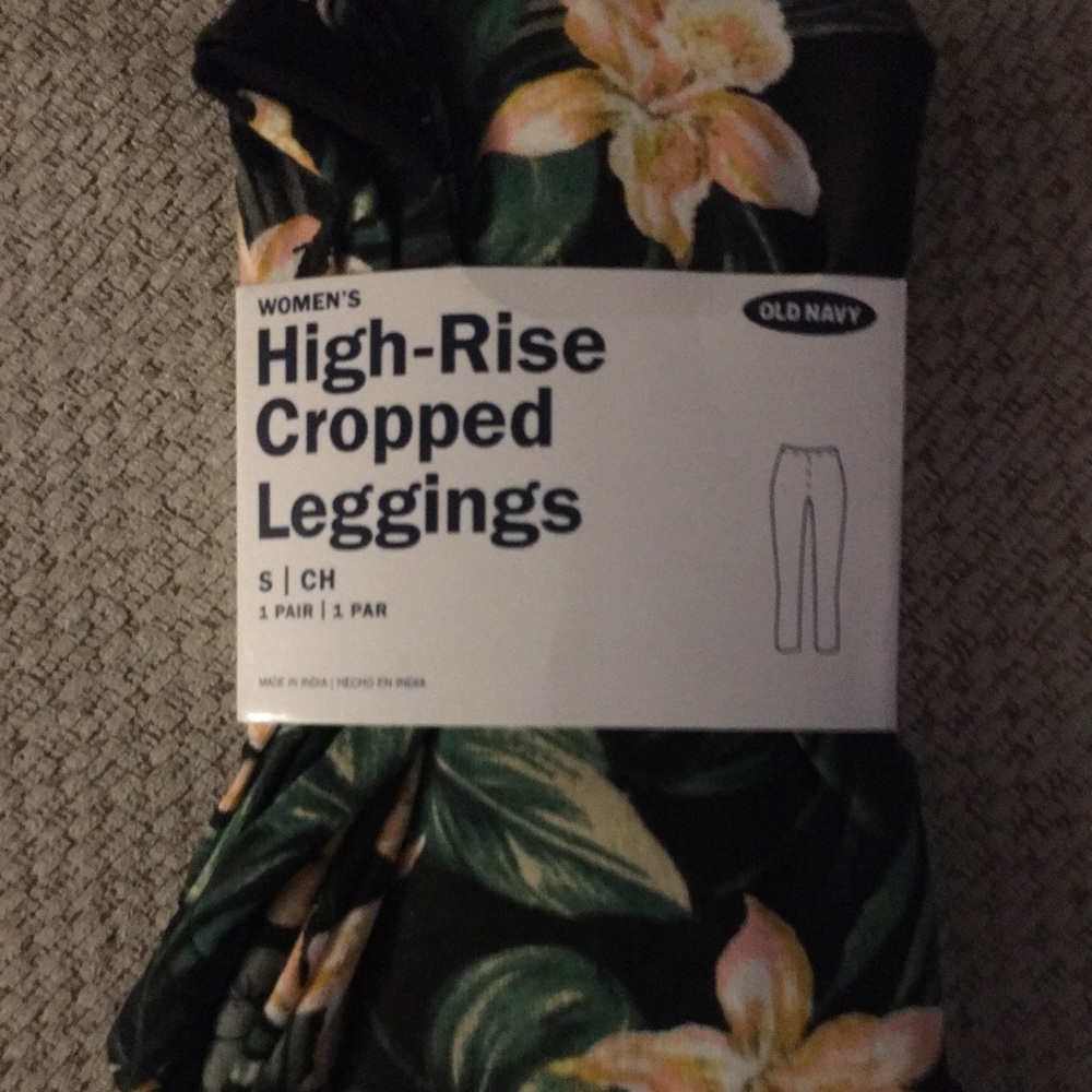 Old Navy High-Rise Cropped Leggings
